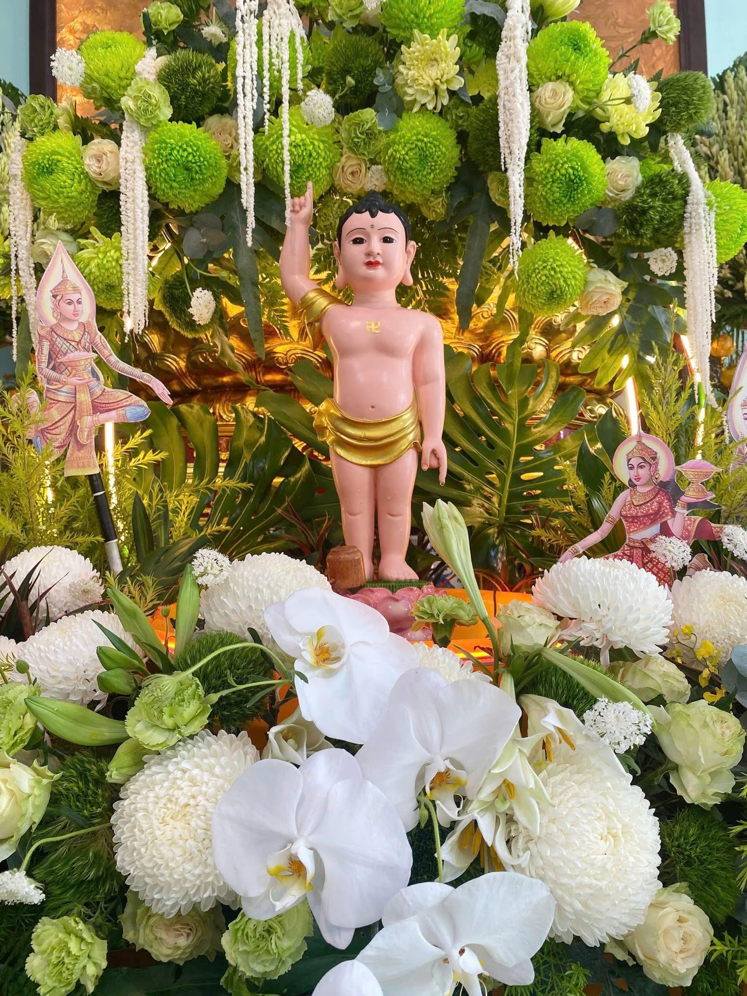 MỖI NGƯỜI CÓ NÊN CHỌN THEO MỘT TÔN GIÁO KHÔNG?